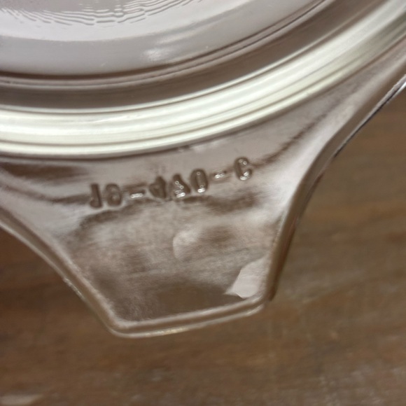 Vintage Pyrex Gooseberry Pink 473 1 Quart Round Covered Casserole dish with lid - Picture 13 of 15